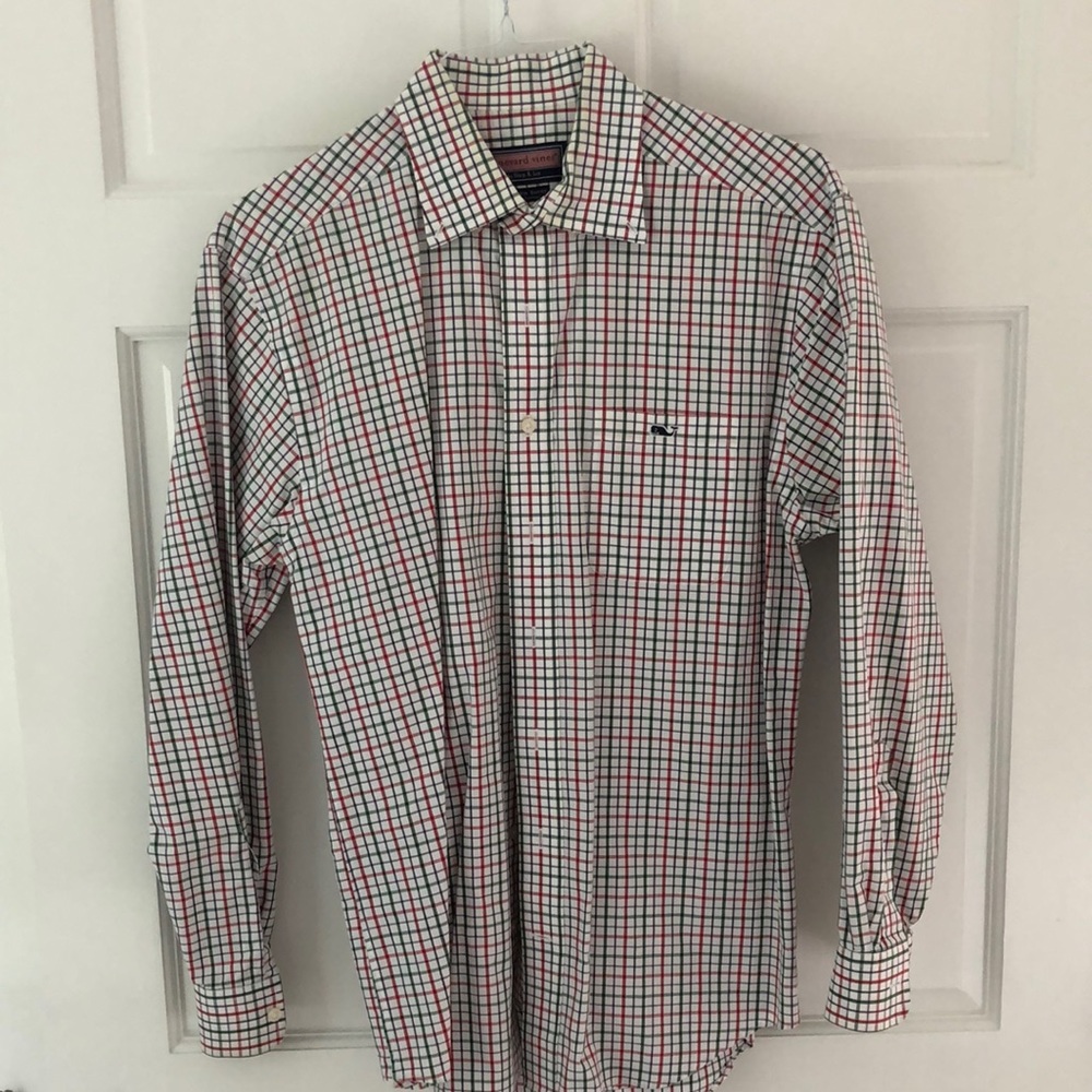Men’s Vineyard Vines Button Down - size M.